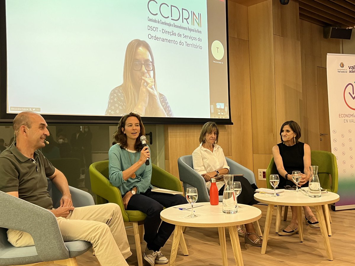 ideva_agencia's tweet photo. Mesa redonda. El impacto de la #EconomíaCircular en la descarbonización de las ciudades y regiones
🌎 Alexandra Cabral
🌎 Jesús Díez, @patrimonionat 
🌎 @rosahuertasg, @AyuntamientoVLL 
🌎 Juncal Ibea @vitoriagasteiz 
Modera Eva Curto @eoi 
#circularlabs #valladolidcircular https://t.co/16JxCaeUBd