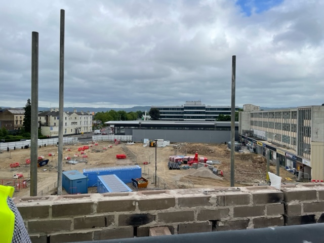 CE_Glos's tweet photo. Our sold-out event, the site visit and tour of King's Quarter, Gloucester hosted by @EGCarterCoLtd , @Quattro_Design &amp; Reef Group. 

Upcoming events➡️ https://t.co/3eAHlDabtz 

#constructingevents #constructionnetoworking
#gloucester 
#constructionsector #sitevisit
 #constr ... https://t.co/5atjIdWthM
