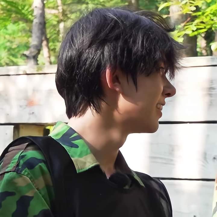 1015ace_'s tweet photo. Something abt #Heeseung with messy hair and bare face https://t.co/yonr95mRDK