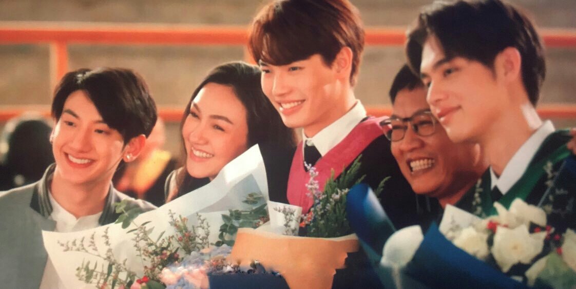 ShellaSalomon6's tweet photo. 🥲😭😭
#WinGraduationDay 
#ไบร์ทวิน #bbrightvc #winmetawin

SERIES                            IN FREAKING REAL LIFE https://t.co/MFCCPMlAkA