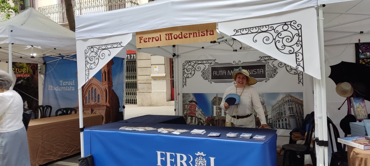 Stand de #Ferrol en la #FeriaModernistaDeBarcelona. Alla vamos, a la capital del #AetNouveau, a mostrar nuestro Modernismo al mundo. Y también a aprender de los demás. Hasta el domingo, en Barcelona. #FerrolMola #Ucha. Con <a href="/FerrolGuias/">Ferrol Guías</a>