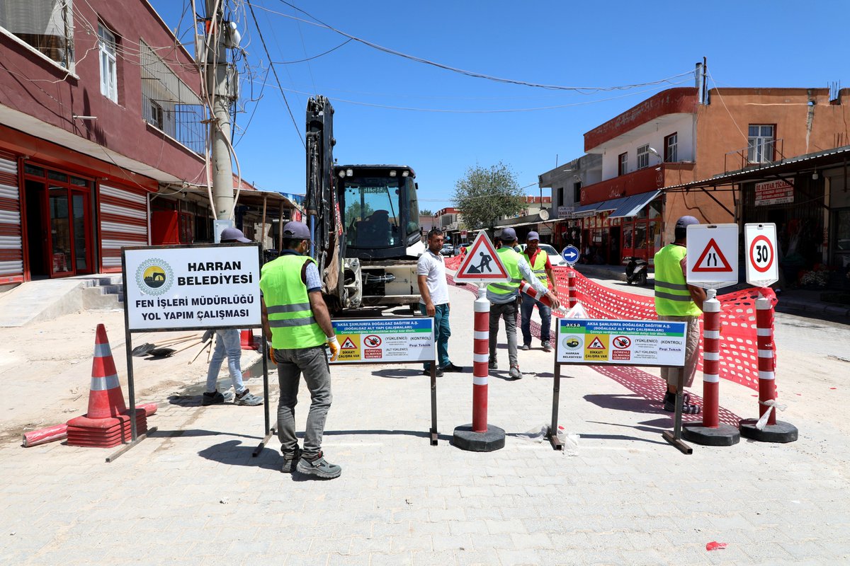 mahmutozyavuz's tweet photo. "Haydi Bismillah"🧿

✅Geçmişten geleceğe birçok Medeniyete ev sahipliği yapmış tarihin ve kültürün merkezi #Harran'ımızda, Bismillah diyerek doğalgaz çalışmasında ilk kazmayı vurduk. İlçemize hayırlı olsun⛏♨️

@AksaSanliurfa @MHP_Bilgi @Akparti  @dbdevletbahceli @RTErdogan https://t.co/q8Eet7DZ27