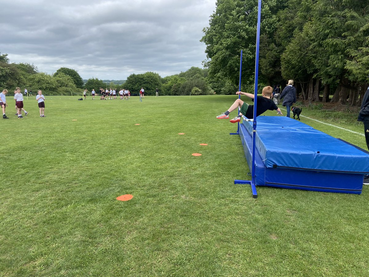 Bovingdon_PE's tweet photo. Our year 4’s had fantastic fun filled afternoon of athletics at @WestbrookHaySch yesterday! 

Children took part in hurdles, 50m sprint, 100m sprint, long jump, high jump, 600m and throwing.

Many thanks to WBH for hosting a very well organised fun event for everyone 🏃🏼‍♀️ 🏃🏼‍♂️ https://t.co/tGaqc3mFSF