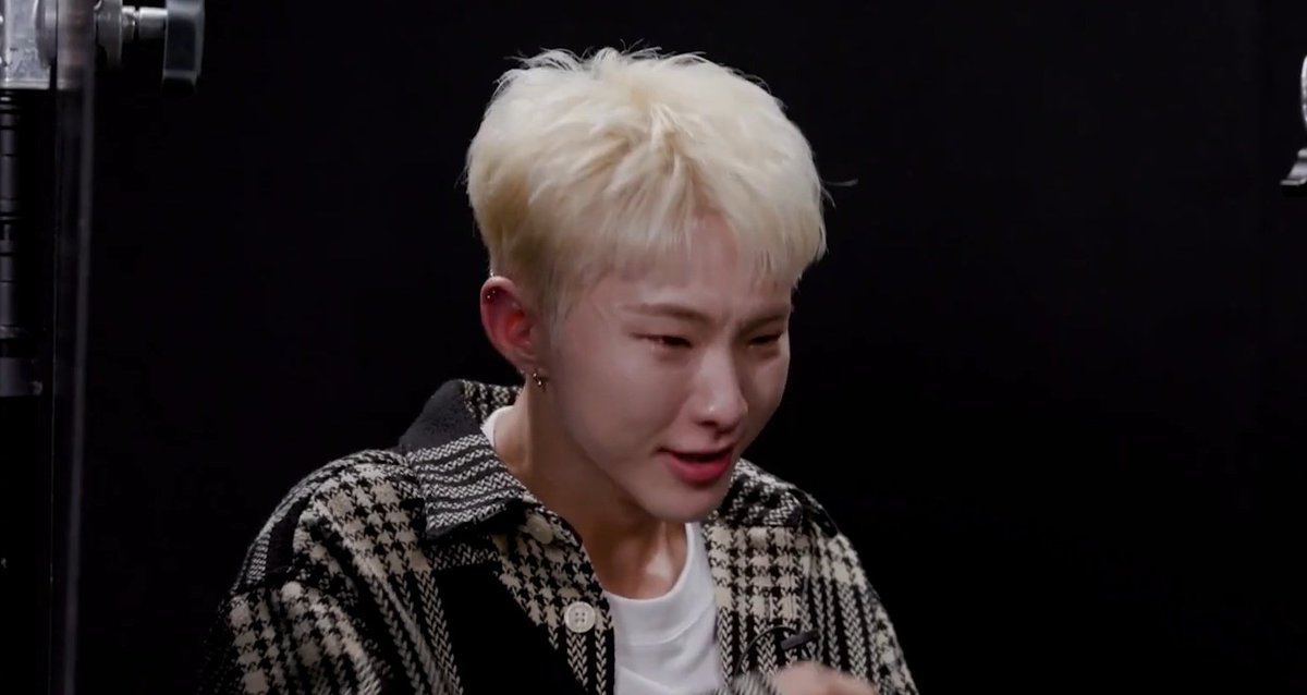 wonubliss's tweet photo. soonyoung's tears of joy omg https://t.co/x8ArPzzMlx