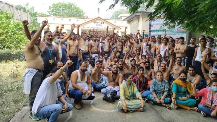 abhishe12254670's tweet photo. #हमारी_भी_सुनलो_सरकार
#save_our_job_in_hp
#we_want_justice https://t.co/l2tFjdNo6n https://t.co/LekTh5MWyY