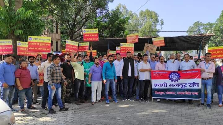 abhishe12254670's tweet photo. #हमारी_भी_सुनलो_सरकार
#save_our_job_in_hp
#we_want_justice https://t.co/l2tFjdNo6n https://t.co/LekTh5MWyY