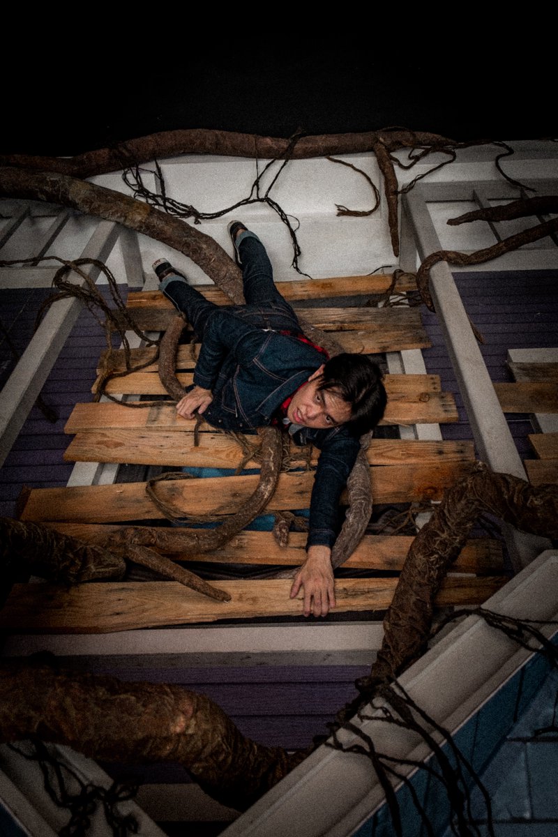 thungphix's tweet photo. ดูไอเดียถ่ายรูปเท่ๆ คูลๆ ได้ที่ 
https://t.co/5SWq3MZNuY

#StrangerThings4xLAYS
#StrangerThings4
#NetflixTH https://t.co/aLXZB1fVKw