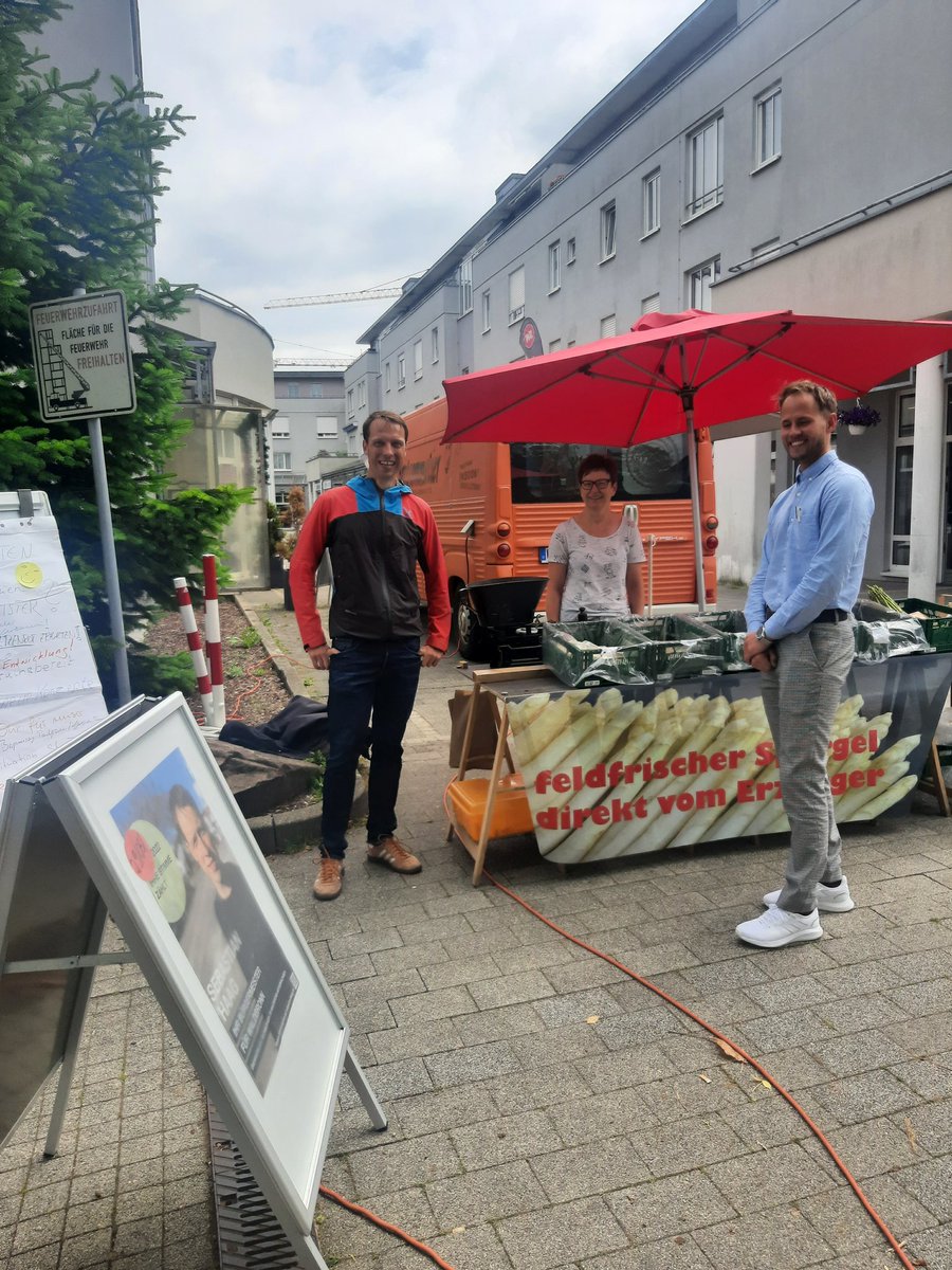 Haag2022's tweet photo. Der Wahlkampf in #Waldbronn neigt sich dem Ende entgegen und ich werde die nette Nachbarschaft vermissen: Heute das letzte Mal mit dem Infostand auf dem Freitagsmarkt, morgen dann noch final auf dem Monmouth-Platz von 8-13 Uhr. #HaagBürgermeister2022 https://t.co/oHFgCCJ9tJ