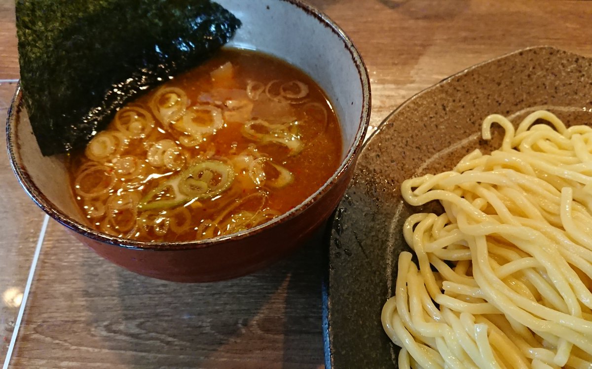 sumildinho's tweet photo. 昨夜なっとうらぁめん大盛であんなにツラかったにも関わらず、ごんろくのつけ麺中盛を頂く。濃い味の海苔を食べるタイミングとトッピングアイテム刻みタマネギ投入のタイミングがカギとなることに最近気づくことができてG6ライフが益々楽しくなってきました。
#ごんろく #G6 #つけ麺中盛 #スープ割 https://t.co/xFzzgk8AYc