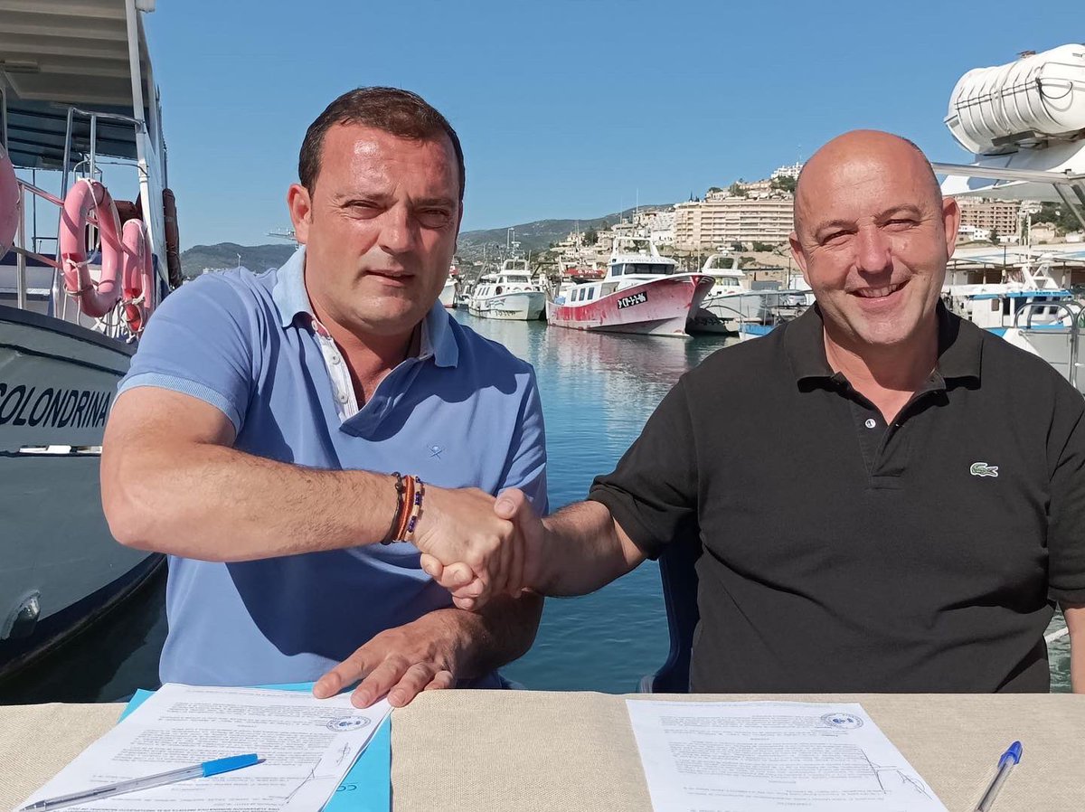 andripeniscola's tweet photo. ⚓ Colaboramos con el sector pesquero

🖊️Con este compromiso, el Ayto respalda a la cofradía en sus acciones de promoción del pescado fresco de lonja, la adquisición de envases de cubetas de plástico reutilizables para el transporte de pescado y etiquetas de pescado fresco. https://t.co/DkbsphP1Py