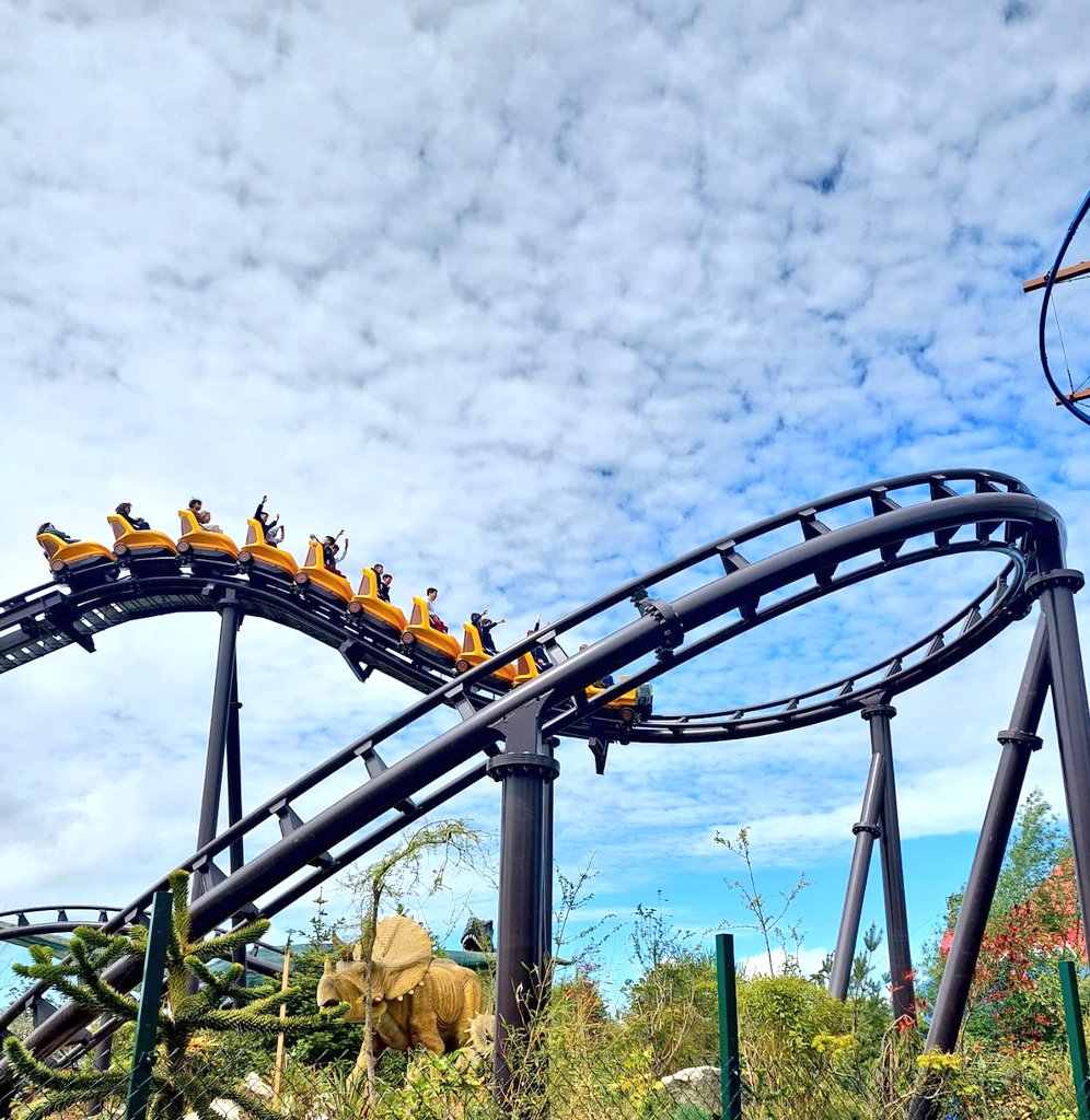 ThomondCommColl's tweet photo. Our 3rd years had a fantastic day out @taytopark. Fabulous way to end their Junior Cycle. Thanks to @LindaMcDonagh9 &amp; Mr Cullinane for arranging &amp; accompanying them!  #jcsp #studentlife #GoTCC @LCETBSchools https://t.co/Wcbuj4IIex
