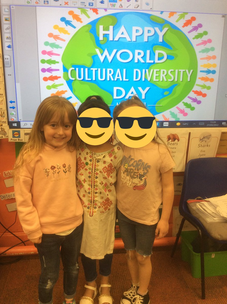 MissChander's tweet photo. We are having a great day learning about diversity in 1C 🌏🌟 @UplandsManor https://t.co/4Rh0EST6sc