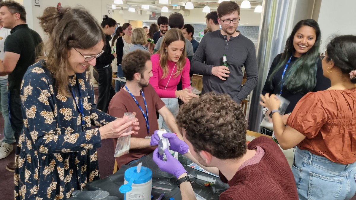 Ellie Cawthera (@elliecawthera) on Twitter photo Extracting DNA from strawberries at yesterday's rehearsal for <a href="/ExRdFestival/">Great Exhibition Road Festival</a> 🤩
#ExRdFest #PublicEngagement Extracting DNA from strawberries at yesterday's rehearsal for <a href="/ExRdFestival/">Great Exhibition Road Festival</a> 🤩
#ExRdFest #PublicEngagement