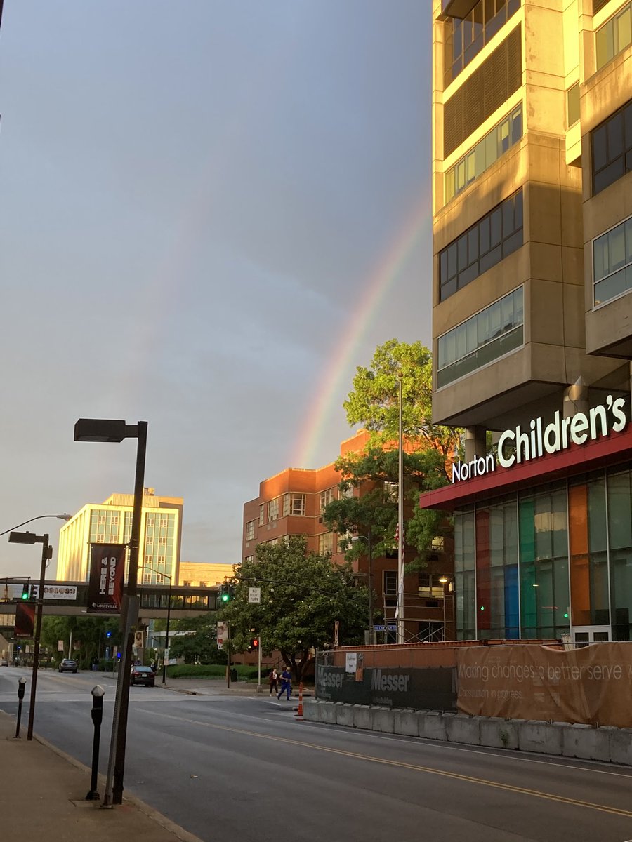 It’s shaping up to be a busy day on service but off to a great start with a beautiful double rainbow gracing <a href="/NortonChildrens/">Norton Children's</a>! <a href="/Kentuckyweather/">Chris Bailey🌪️⚡️</a>