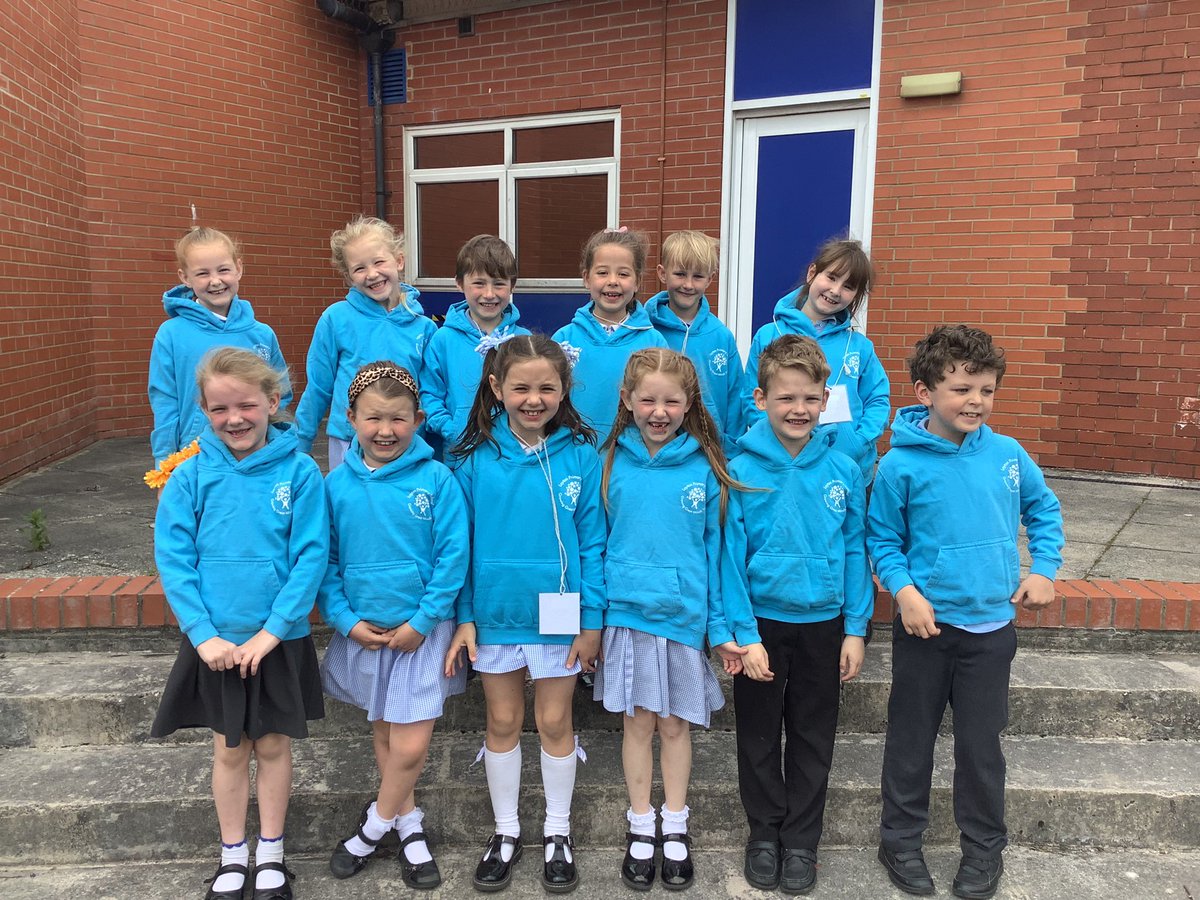 A great big welcome to our new set of #ileaderminis <a href="/Layton_Primary/">Layton Primary School</a> <a href="/Layton_y2/">Year 2</a> Our current ileaders will pass on their newly learnt knowledge to our new ileaders. <a href="/clare_l00ker/">Clare</a> <a href="/SarahRoyston5/">Miss Royston</a> <a href="/KatieRainford1/">Katie Rainford</a> <a href="/alexmiddlehurst/">Miss Middlehurst🦋</a> <a href="/kwebb_lsa/">Kay Webb</a> <a href="/MrNewcombe_/">Kieran Newcombe</a> <a href="/GailHemsworth/">Gail Hemsworth</a>