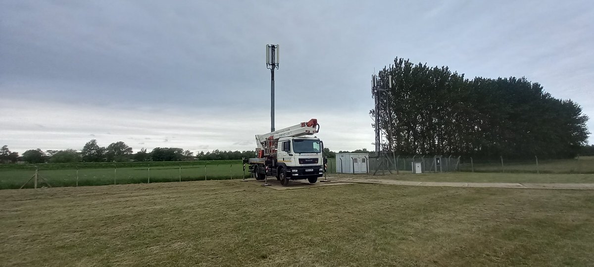 Our 45m #mewp looking lonely in a field over near Lincoln on a #telecoms job