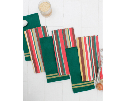 Ayushii_Mishra's tweet image. We all know it's the spices that make Indian food so delicious and unique. When cooking or serving, wearing aprons can protect your inner clothing from spices and grease. 

𝐓𝐨 𝐊𝐧𝐨𝐰 𝐌𝐨𝐫𝐞 - deviantart.com/ayushimishraa/…

 #KitchenAprons 
 #KitchenTowels