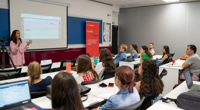 EUDEbusiness's tweet photo. #EUDEtalks | Esta semana en @EUDEbusiness hemos celebrado otra jornada de nuestro ciclo de conferencias junto a @Randstad_es. La profesional Samantha Servizio, directora de zona en Randstad, nos habló sobre la digitalización del mercado laboral y su impacto en las organizaciones. https://t.co/limSw72xyu