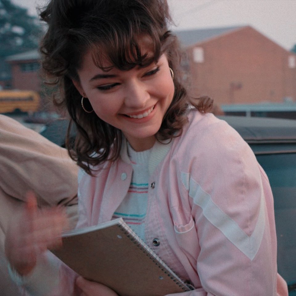 madelynhours's tweet photo. we are very thriled to finally say happy #StrangerThings4 day!! https://t.co/zwZpkbXLhc