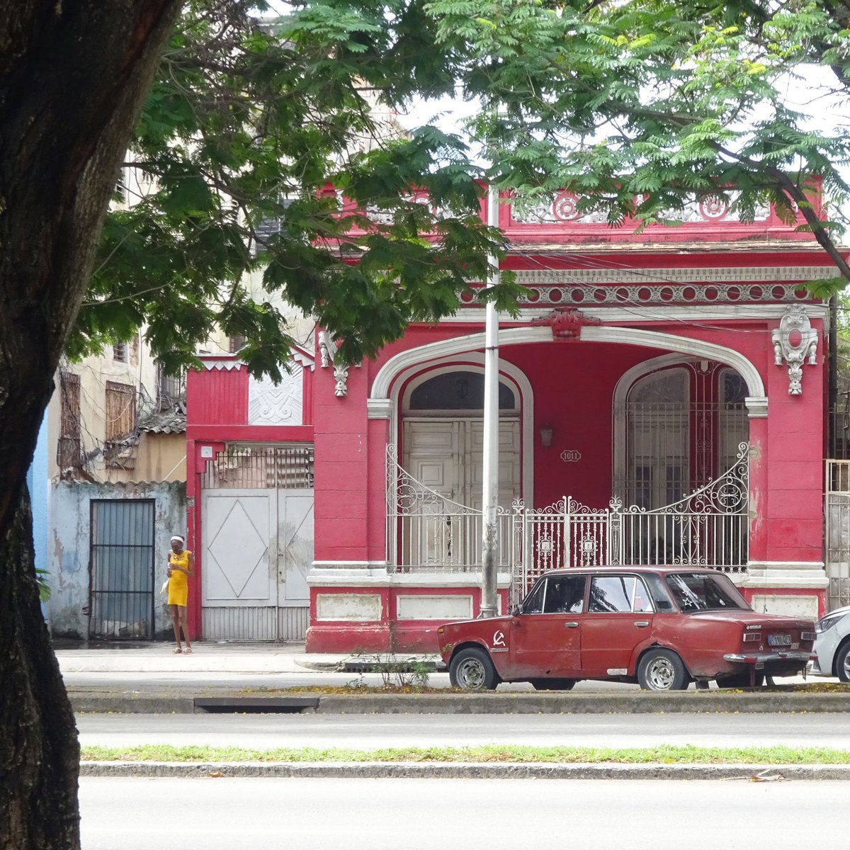 CarlosMayor's tweet photo. #Cuba #LaHabana #LaHabanaVieja #almendrones https://t.co/t8YKQbYvIH