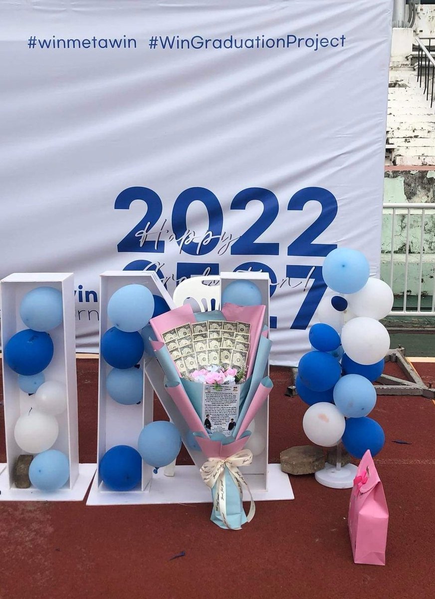 dotfbrightwinmm's tweet photo. Congratulations for Graduation My Beloved Win Yay 🎓🐰🇲🇲💙🥳
I hope you love this beautiful Dollar Money Bouquet 💐💚💙 BrightWins and Snowball from Myanmar will always be by your side and support you @winmetawin 🙆🐰🤍🥰
#WinGraduationDay
#winmetawin
#WINCongratsGradParty https://t.co/vWulSKnMNC