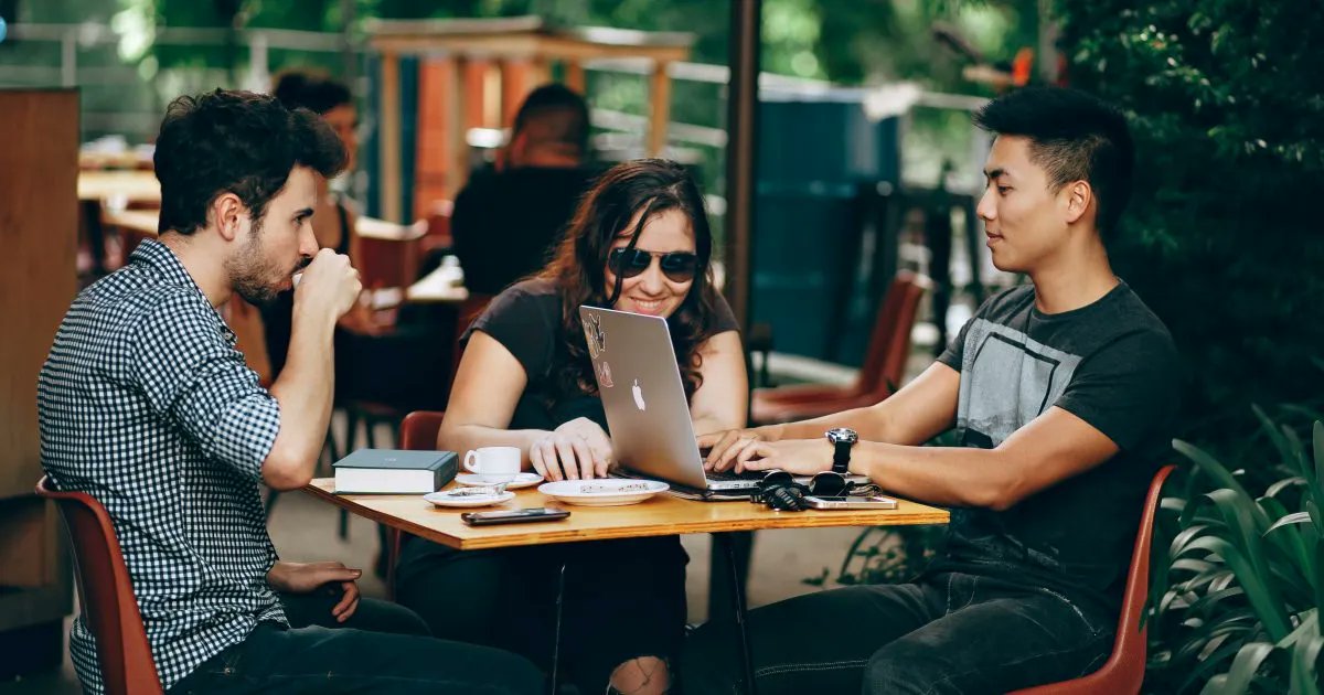 Anybody out there feel uncomfortable with small talk? Kelly is in the same boat, but when his work team went remote, he realized he needed it more than he thought. Check out his experience and what he learned in this article:

buff.ly/3tbrpUA

 #coworking #remoteworking