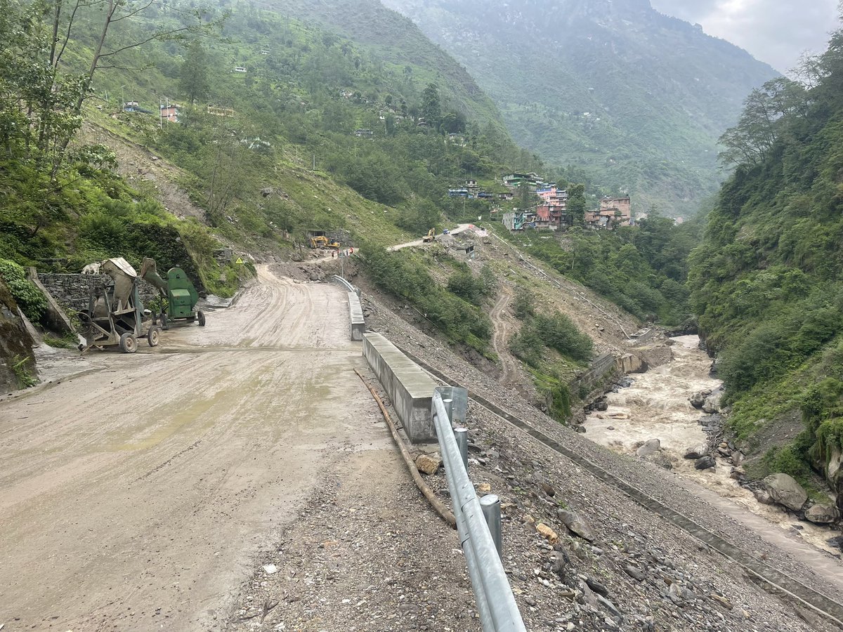 geo_whitworth's tweet photo. How to improve #resilience to #hazards? Photo of repairs of #ariniko highway in #Nepal in 2018 following #earthquakes #floods #landlsides and current state in 2022 @EEFITmission @AECOM https://t.co/NWtNQCoOOd