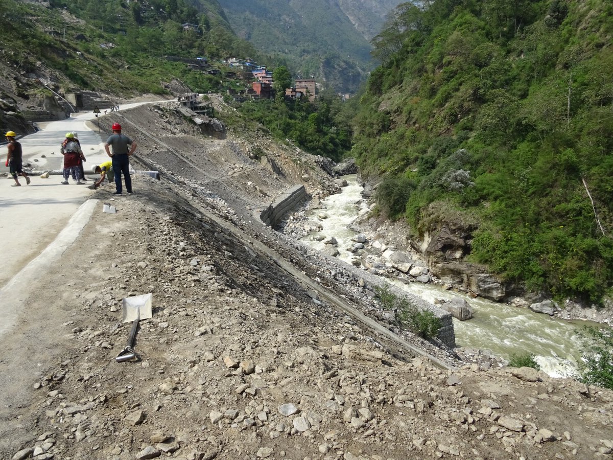 geo_whitworth's tweet photo. How to improve #resilience to #hazards? Photo of repairs of #ariniko highway in #Nepal in 2018 following #earthquakes #floods #landlsides and current state in 2022 @EEFITmission @AECOM https://t.co/NWtNQCoOOd