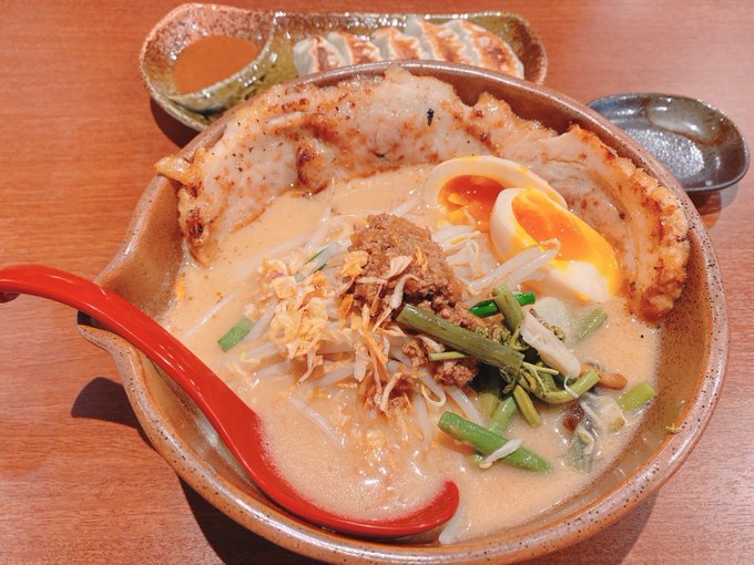 #さくら組デ部
うまそうなチャーシューが半身浴してんにぇ… 