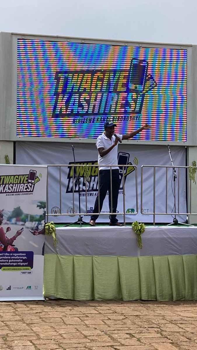 BetterThan_Cash's tweet photo. This campaign is a collaboration between multiple stakeholders, including @RwandaFinance @Rwandatrade @RwandaICT @RwandaLocalGov @RwandaCentralRw @rwictchamber, @AFRwanda &amp; @BetterThan_Cash.

The aim is to align with Rwanda's goals to become a cashless economy. #TwagiyeKashiresi https://t.co/uhGOGW2jWd