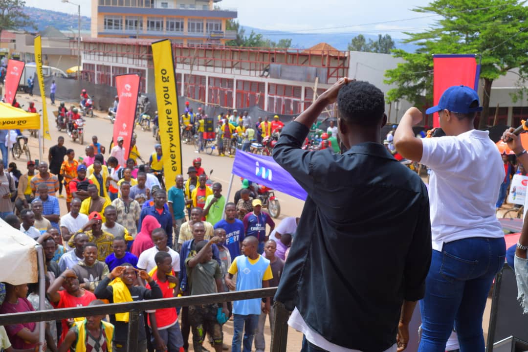 BetterThan_Cash's tweet photo. This campaign is a collaboration between multiple stakeholders, including @RwandaFinance @Rwandatrade @RwandaICT @RwandaLocalGov @RwandaCentralRw @rwictchamber, @AFRwanda &amp; @BetterThan_Cash.

The aim is to align with Rwanda's goals to become a cashless economy. #TwagiyeKashiresi https://t.co/uhGOGW2jWd