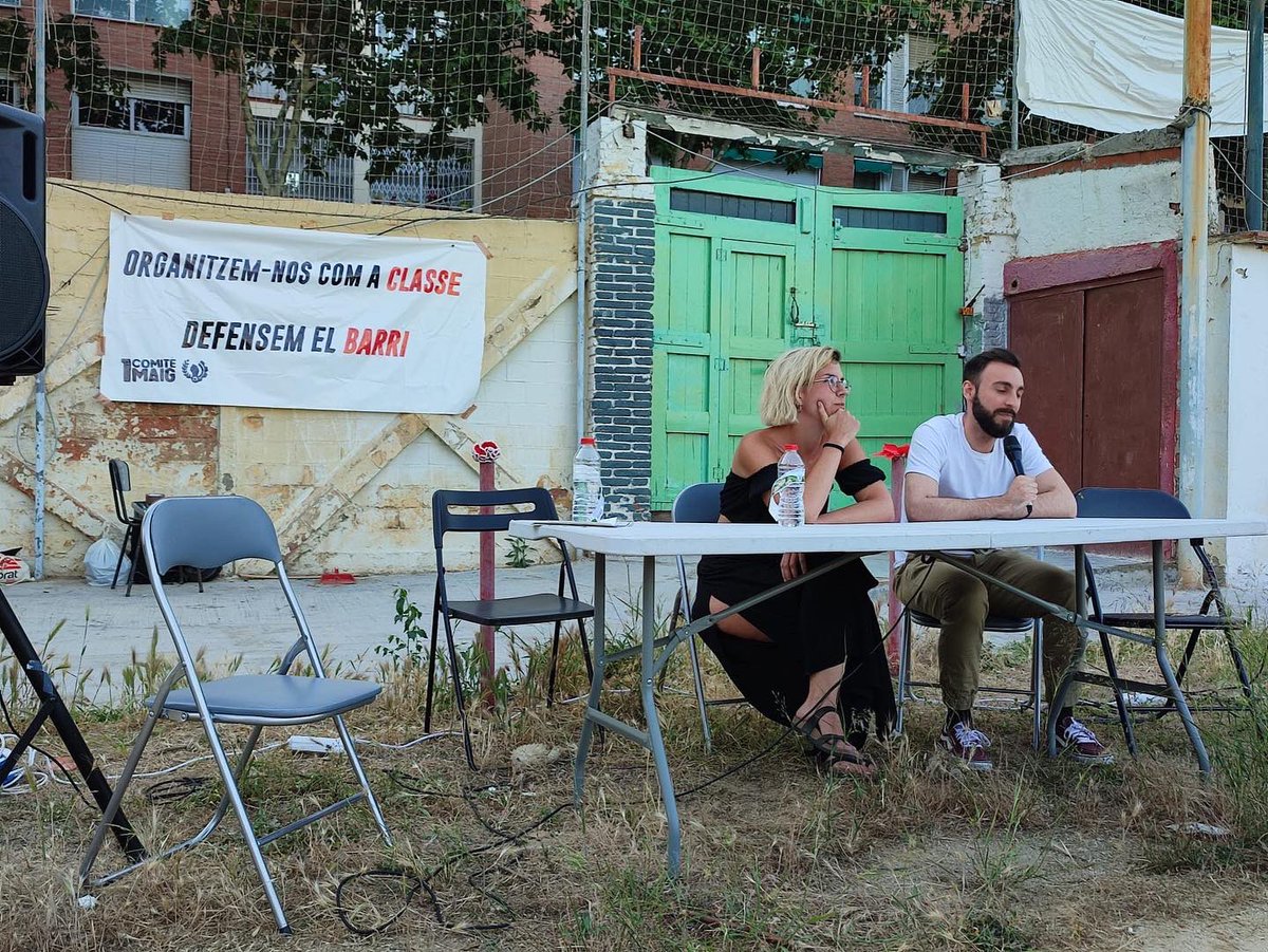 Ahir vam estar a l’acte q van organitzar les companyes del Comité 1 de maig, explicant la situació i les reivindicacions de Roketeras en lluita.
Vam poder participar del debat amb la resta de companyes, entitats i sindicats, sobre com ens hem d’organitzar la classe treballadora✊🏽