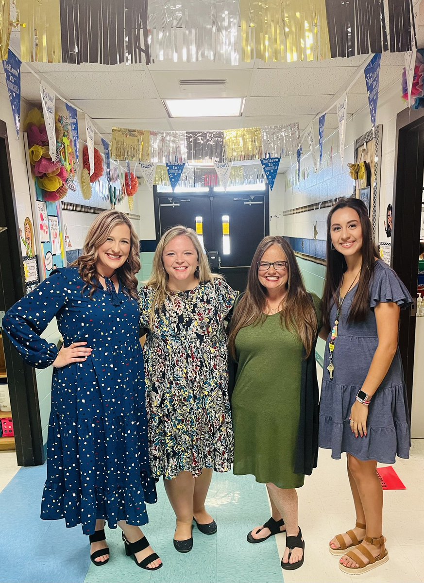 itsMoDrake's tweet photo. It has been #SomeYear for me and these ladies have seen me through a lot even when they didn’t even know @CCISD @es_luther @IHeartCKH #LoveYouGirls @NicoleS32105364 @MrsCarrilloLJE  #MightyMarlinProud #CCISDProud https://t.co/WE0j9u0i84