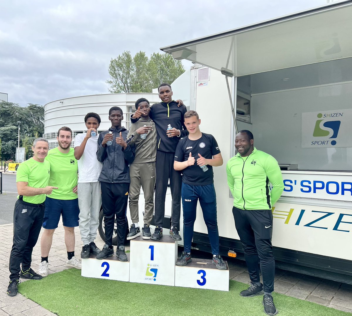 BenoitCampargue's tweet photo. 🥇Encore un podium au @ShizenSporTruck pour OSE LE SPRINT ! cette fois avec les jeunes de @athis_mons  @mamsteur94 et @NicolasHomo 
@Armlidf @Sport_Emploi @gildelamarre @DavidAlerte @BouchardonLydia @VCertinConseil https://t.co/O7ewNE2Lay