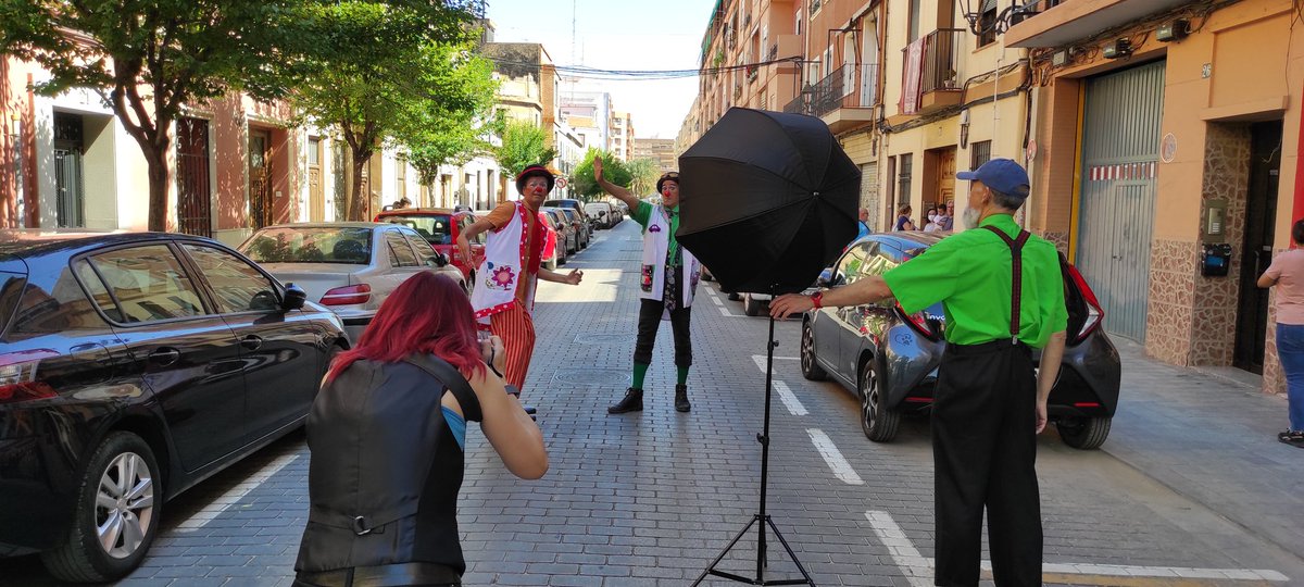 payasospital's tweet photo. Sesión final del reportaje fotográfico para el #CalendarioSolidario 2023... ¡Mil gracias a Fátima Arroyo y a todos los que han hecho posible estas sesiones! @FatimaStudi https://t.co/fJkyU7MFDs