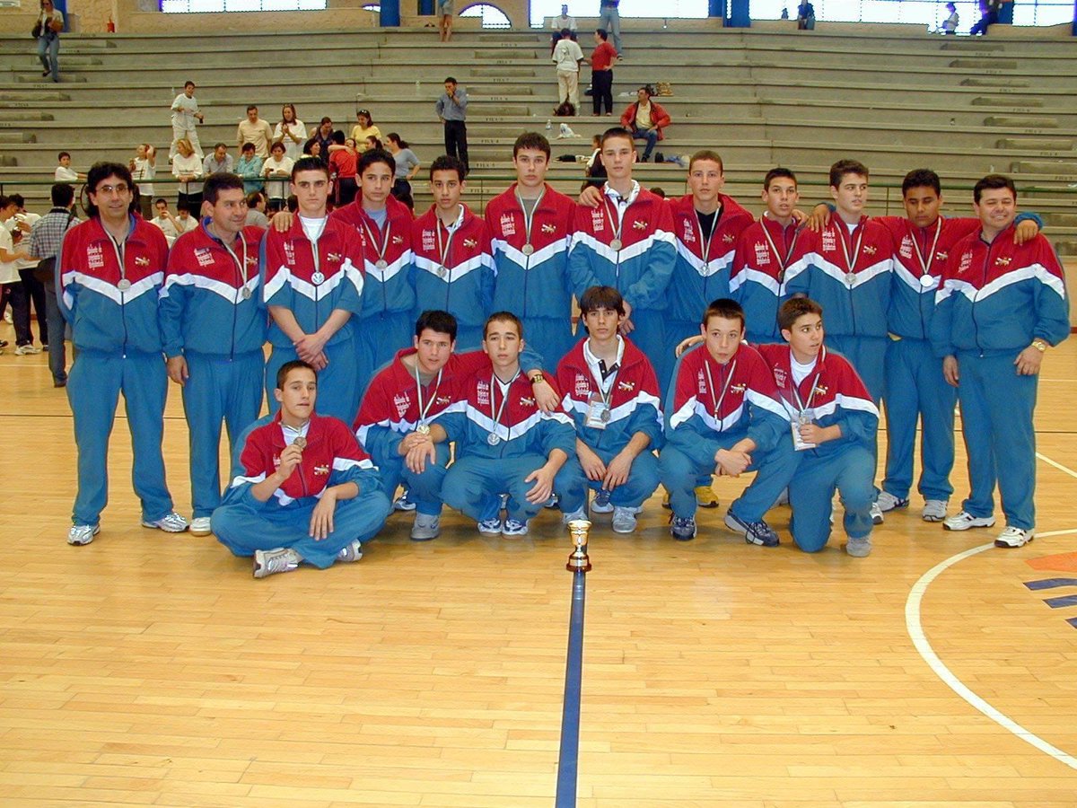 AngelXimenezBM's tweet photo. 🥳 ¡Hoy recibimos a nuestras #PastGenerations 1986-1989 🤾♂️ y como siempre os contamos más sobre ellas en nuestro #Facebook!
🔝 Muchos éxitos nos trajeron estas generaciones a nivel de cantera... ¡Y vaya álbum 🖼 nos traen! 🤩
📸 https://t.co/Ewmnh9V0X6
#VamosMiGenil #VamosAX https://t.co/3PQmjuHjnL