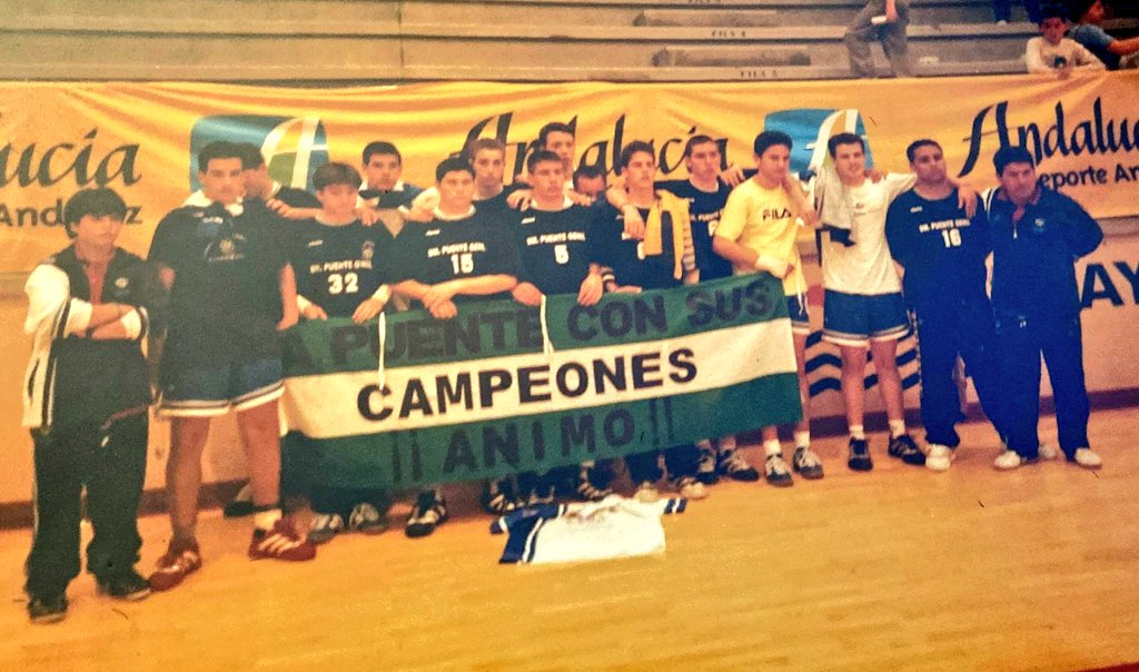 AngelXimenezBM's tweet photo. 🥳 ¡Hoy recibimos a nuestras #PastGenerations 1986-1989 🤾♂️ y como siempre os contamos más sobre ellas en nuestro #Facebook!
🔝 Muchos éxitos nos trajeron estas generaciones a nivel de cantera... ¡Y vaya álbum 🖼 nos traen! 🤩
📸 https://t.co/Ewmnh9V0X6
#VamosMiGenil #VamosAX https://t.co/3PQmjuHjnL