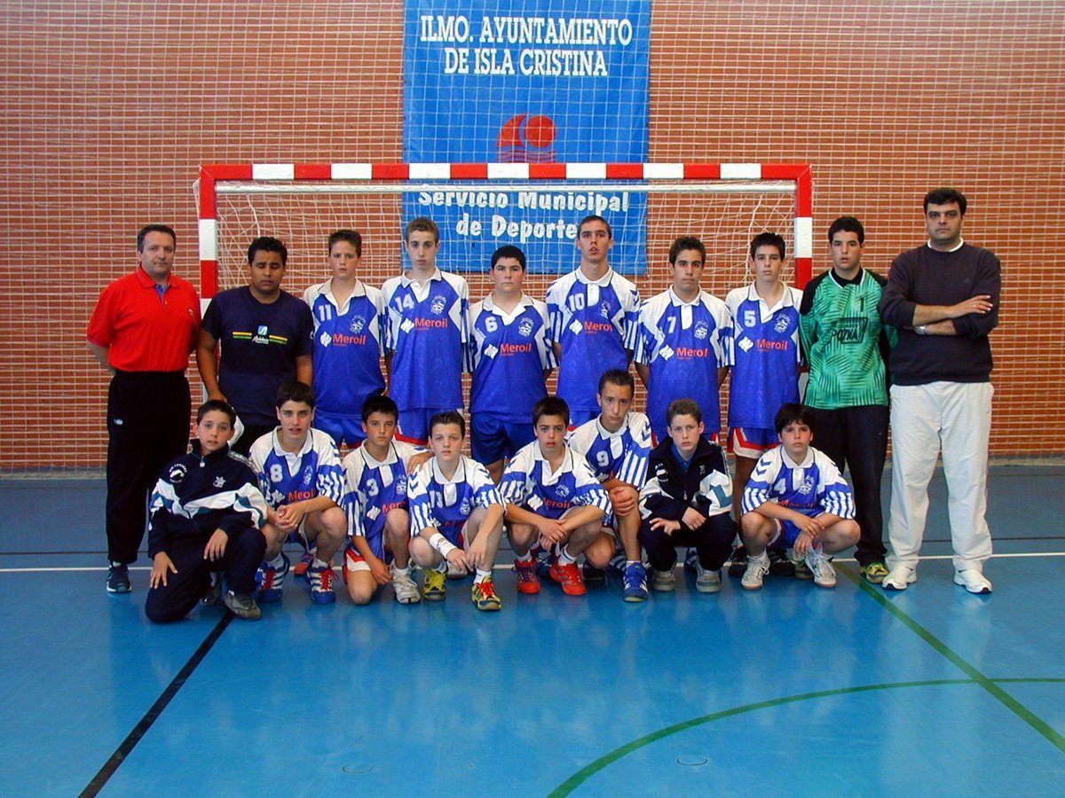 AngelXimenezBM's tweet photo. 🥳 ¡Hoy recibimos a nuestras #PastGenerations 1986-1989 🤾♂️ y como siempre os contamos más sobre ellas en nuestro #Facebook!
🔝 Muchos éxitos nos trajeron estas generaciones a nivel de cantera... ¡Y vaya álbum 🖼 nos traen! 🤩
📸 https://t.co/Ewmnh9V0X6
#VamosMiGenil #VamosAX https://t.co/3PQmjuHjnL