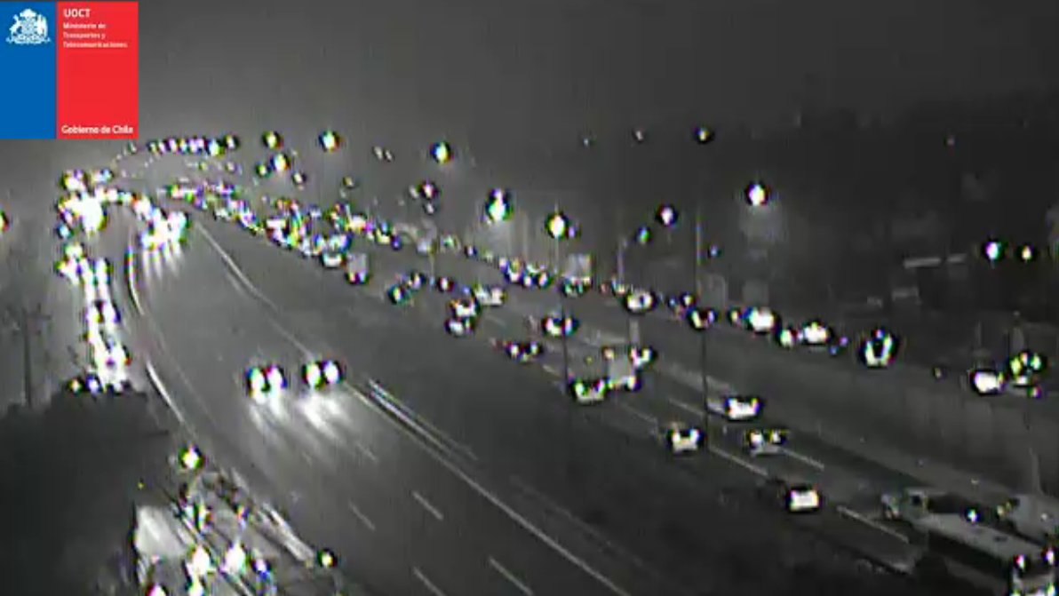 TTISantiago's tweet photo. Ahora (07:08) tránsito lento en @Vespucio_Norte al poniente, entre El Descanso y #Ruta68 en #Maipú. Flujo vehicular en aumento. Considere tiempo extra en el desplazamiento https://t.co/5bTHnSipRe