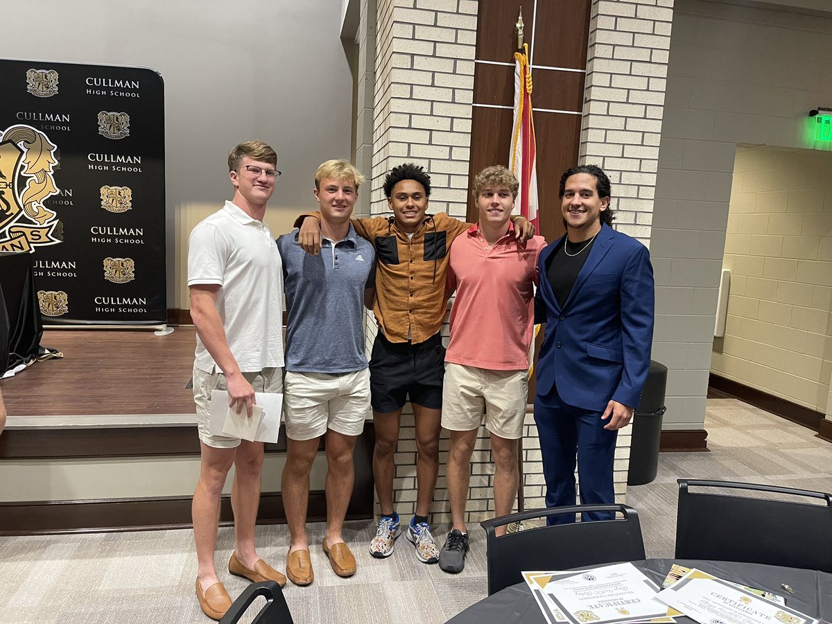 StephenFSkinner's tweet photo. The @CullmanCats 4x100 School Record Team with the 🐐 sprint coach @BrocMalcom! He held 5:30am practices so he could coach them before going to his other job! 
This &amp; @CullmanFootball weight program is why the school record has been broke back to back years after standing for 35! https://t.co/g7RKMKIB63