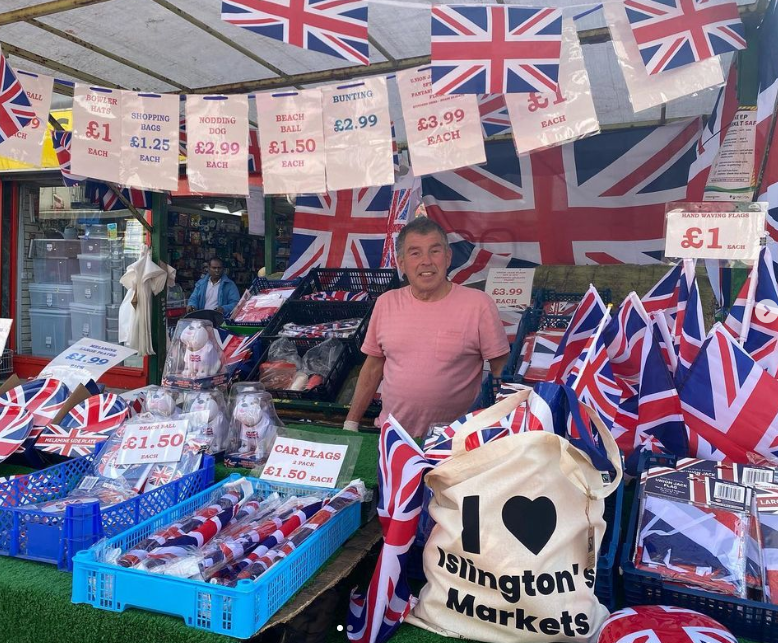 IslingtonLife's tweet photo. Still looking for decorations for your jubilee street party?
Visit your local market this weekend and get ready for the celebration
Visit https://t.co/8PyYeObkVU for more info
#IslingtonsMarkets #LYLM2022 @LoveUrLocalMkt https://t.co/F3hkZsNLzT