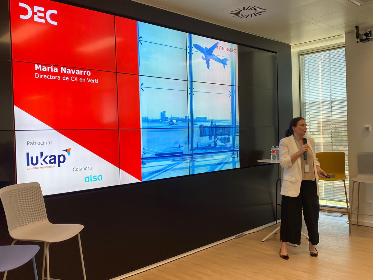 🗣 Continuamos el #ViernesDEC con María Navarro, Directora de CX en <a href="/vertiseguros/">Verti</a> quien concluye su ponencia con 2 puntos importantes: la #CX es transversal a toda la compañía y la #Cx está ligada a Kpis de negocio”