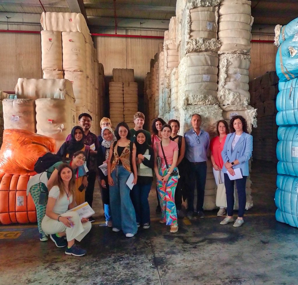 atevaltextil's tweet photo. El pasado miércoles, 18 de mayo, desde #ATEVAL acompañamos a los alumnos del Máster Universitario en Ingeniería Textil a visitar varias empresas de la zona con el fin de profundizar en sus procesos productivos y metodologías de trabajo. https://t.co/3T9qSEa5WN