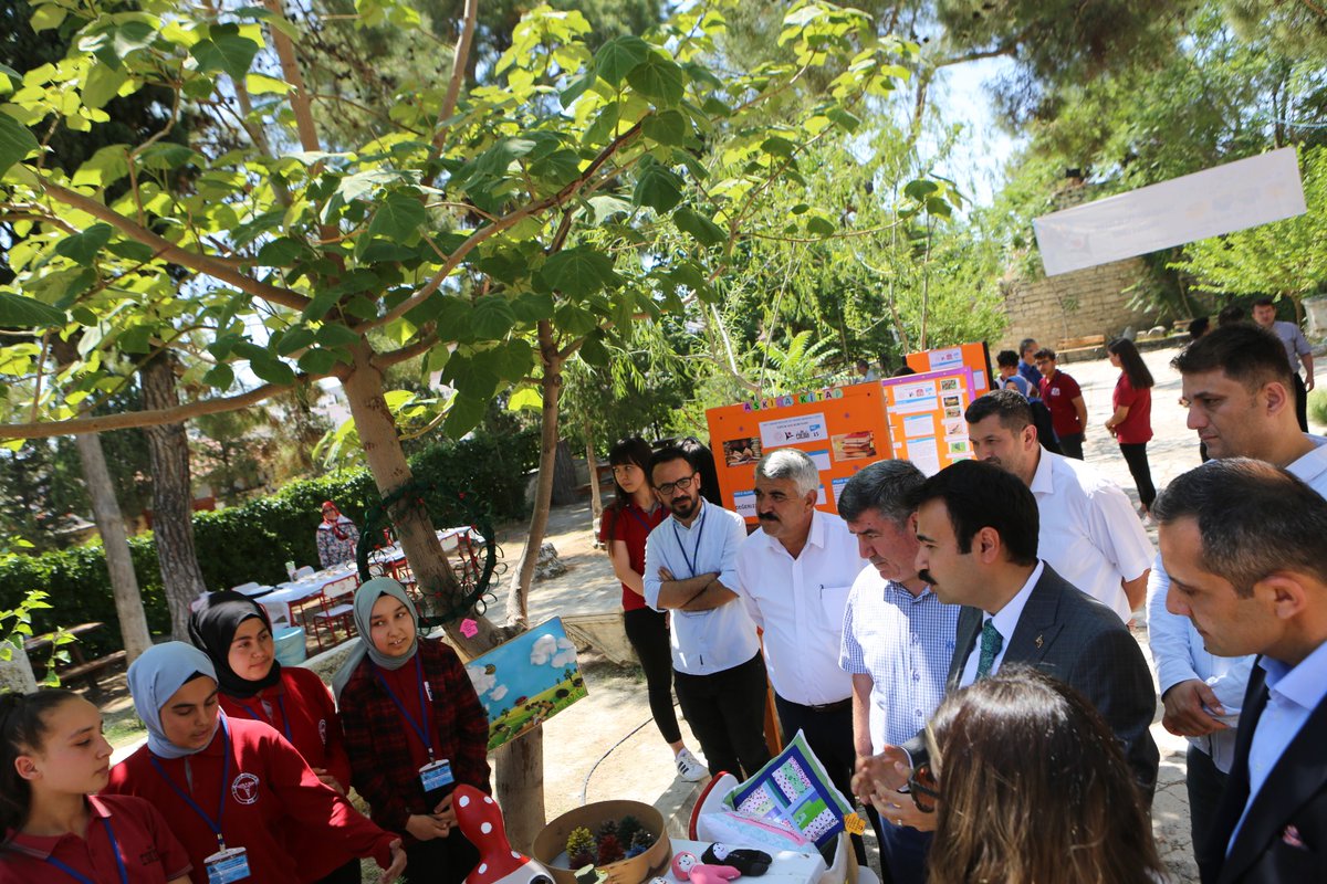 FarabiMut's tweet photo. TÜBİTAK 4006 Bilim Fuarımızn açılışı Sn Kaymakamımız Batuhan BİNGÖL, İlçe Milli Eğitim Müdürümüz Sn Harun GERGİN ve Okul Müdürümz Sn Sinem KARDALI tarafından yapıldı.
Serginin hazırlanmasnda emeği geçen herkese teşekkür ederiz
@batuhan__bingol @mut_mem @ibrahim_oguz @SinemKardali https://t.co/2umbRw5eSp