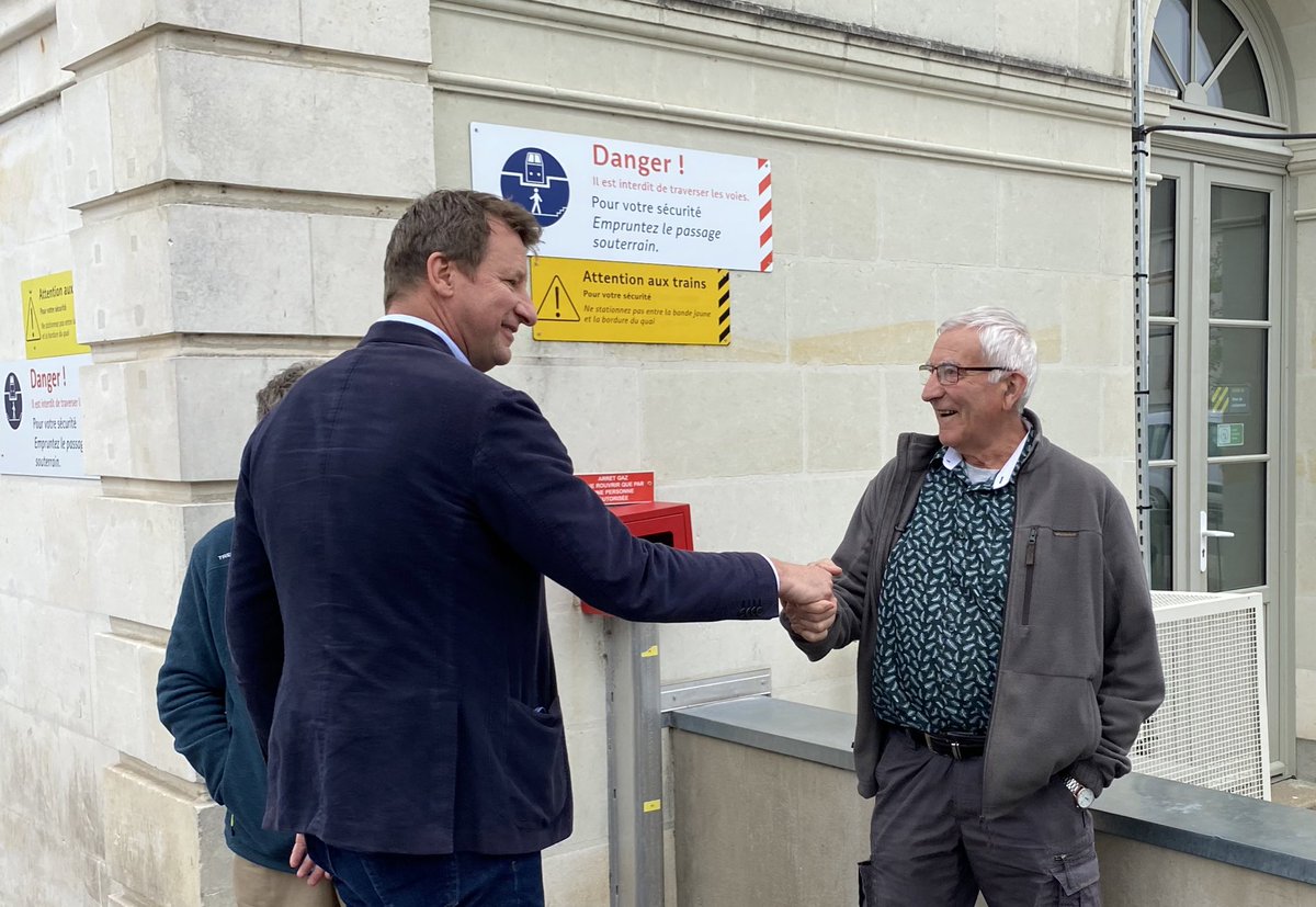 yjadot's tweet photo. Heureux de retrouver aujourd’hui mon ami Julien Durand à l’occasion de mon déplacement de soutien à @JeanClaudeRaux #EnCampagne https://t.co/XllkwwNDbs