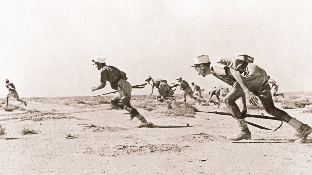 27 mai 1942 : Début de la 
Bataille de Bir Hakeim.
Il y a 80 ans, 3 826 Français Libres sous le commandement du General Koenig s’illustrèront contre 40 000 soldats allemands et italiens emmenés par le Général Rommel.
#EnLeurSouvenir #FiersDeNosSoldats