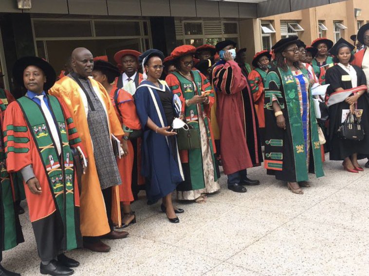 ProfNawangwe's tweet photo. Today we are graduating students from the colleges of engineering, and humanities and social sciences. The two colleges have achieved a lot in research and innovation. #Mak72ndGrad https://t.co/iXadDDYMb1