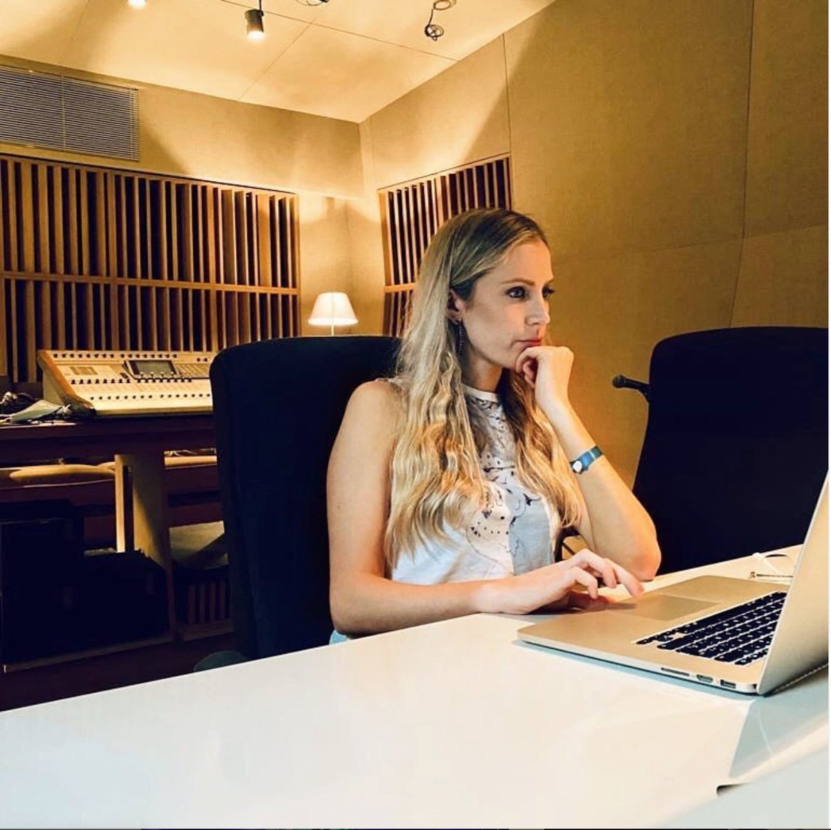 iamAshea's tweet photo. I think I genuinely have the best job ever! #musicproducer #Newmusic #NewMusicFriday https://t.co/31bIgsYYzp