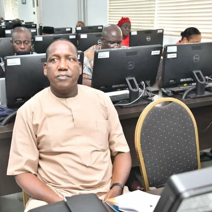 NigeriaCmd's tweet photo. This was during a presentation after the 10-day Basic Management Trainer's Development Workshop for FRSC Management and Some Senior Officers. @FRSCNigeria
#cmdnigeria #cmdmandev #management #presentation #governmentorganization #trainingtrainers https://t.co/E6pWQunmjD
