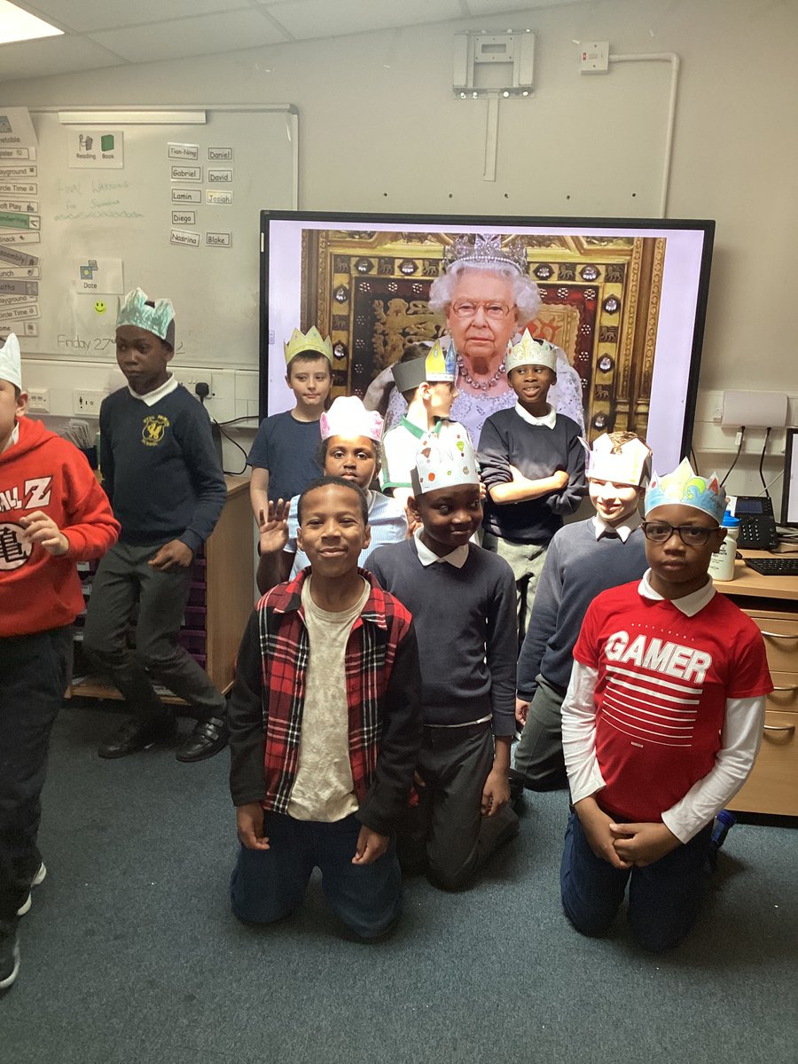 WyvilPrimary's tweet photo. Celebrating the upcoming Queen’s Jubilee! 👑🇬🇧 🧩#WyvilARB #AutismResourceBase https://t.co/NxGsfUVSfb